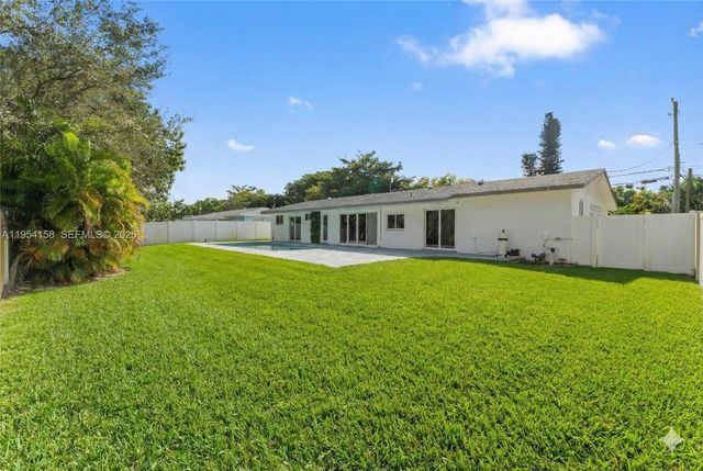 5341 SW 1st St, Plantation, FL 33317