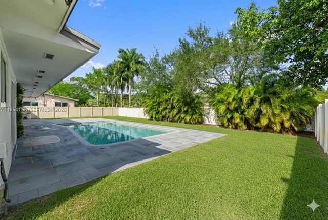 5341 SW 1st St, Plantation, FL 33317