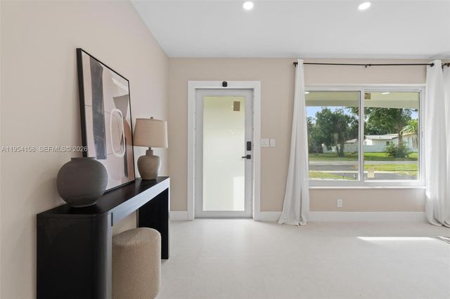 5341 SW 1st St, Plantation, FL 33317