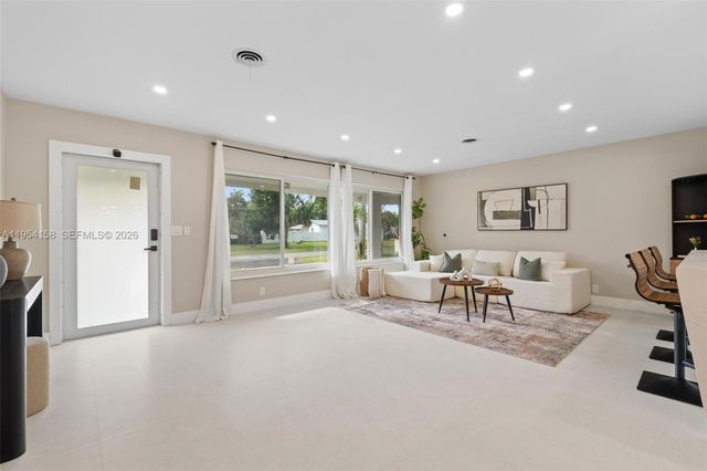 5341 SW 1st St, Plantation, FL 33317