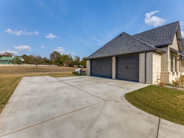 129 Lariat Court, Azle, TX 76020