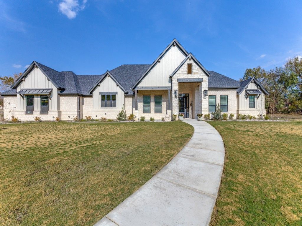 129 Lariat Court, Azle, TX 76020