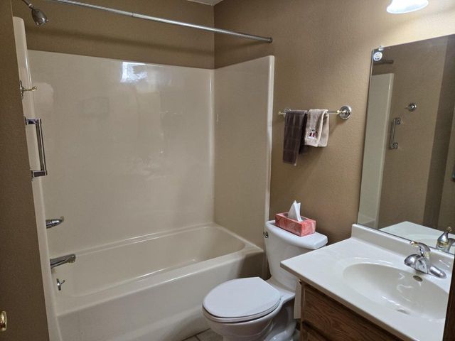 1753 W 5TH AVENUE, Oshkosh, WI 54902