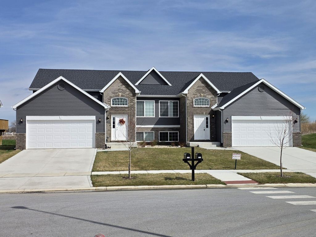 3023 W 82nd Place, Merrillville, IN 46410
