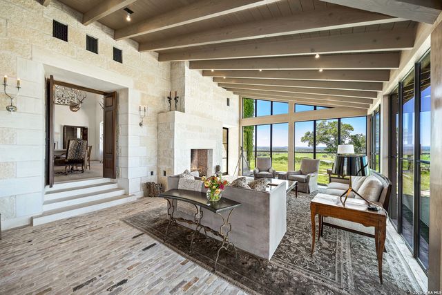 850 SISTERDALE RD, Boerne, TX 78006
