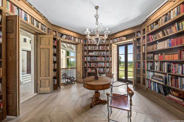 850 SISTERDALE RD, Boerne, TX 78006
