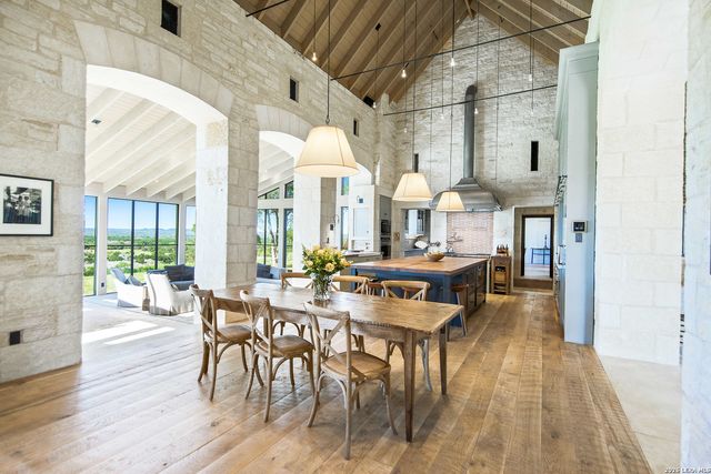 850 SISTERDALE RD, Boerne, TX 78006