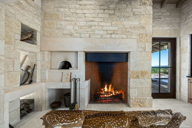 850 SISTERDALE RD, Boerne, TX 78006
