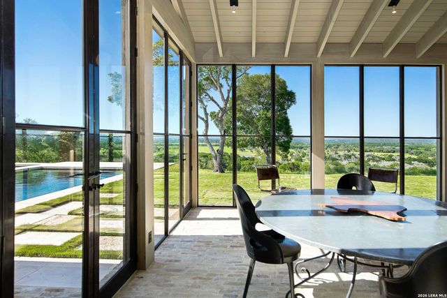 850 SISTERDALE RD, Boerne, TX 78006