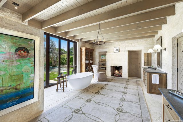 850 SISTERDALE RD, Boerne, TX 78006