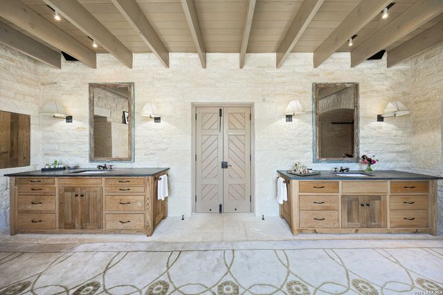 850 SISTERDALE RD, Boerne, TX 78006