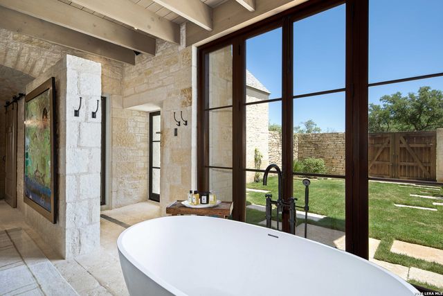 850 SISTERDALE RD, Boerne, TX 78006