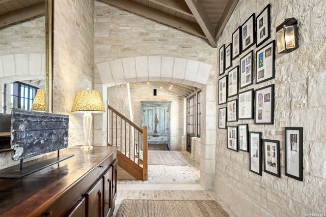 850 SISTERDALE RD, Boerne, TX 78006