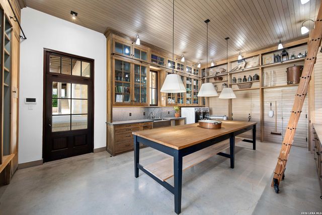 850 SISTERDALE RD, Boerne, TX 78006