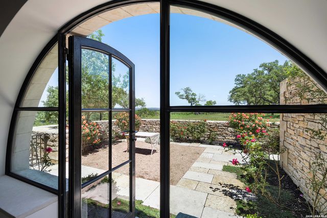 850 SISTERDALE RD, Boerne, TX 78006