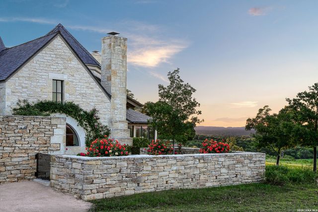 850 SISTERDALE RD, Boerne, TX 78006