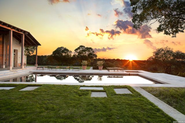 850 SISTERDALE RD, Boerne, TX 78006
