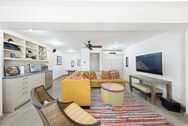850 SISTERDALE RD, Boerne, TX 78006