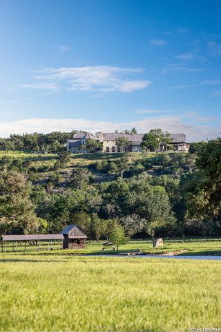 850 SISTERDALE RD, Boerne, TX 78006