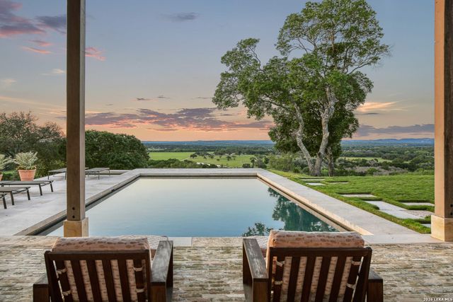850 SISTERDALE RD, Boerne, TX 78006