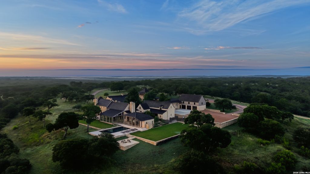 850 SISTERDALE RD, Boerne, TX 78006