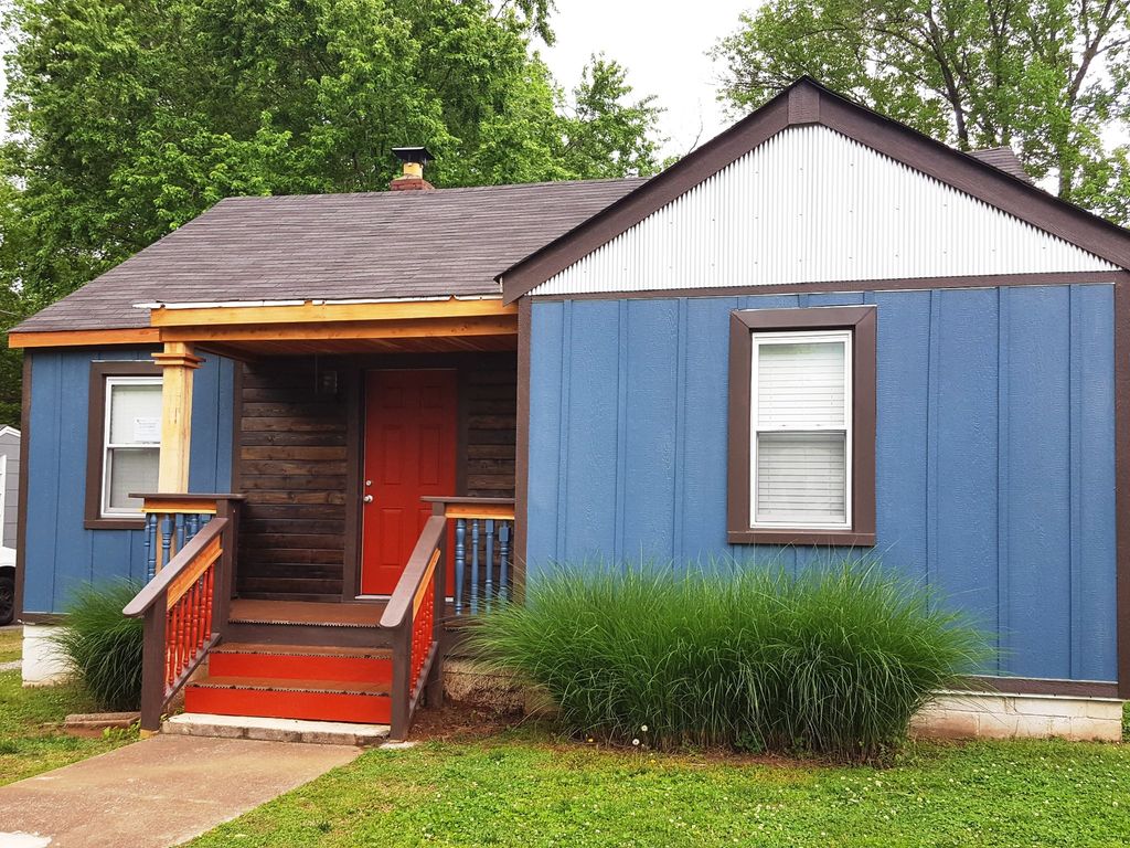 2130 Denham Ave, Columbia, TN 38401