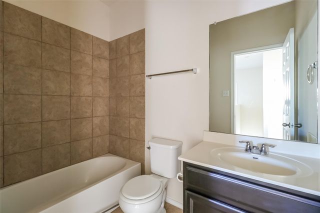 2105 Town Centre DR 47, Round Rock, TX 78664