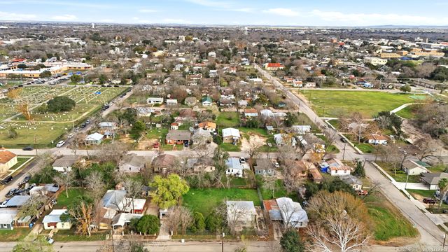 617 Williams St, Seguin, TX 78155