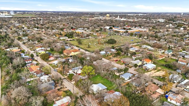 617 Williams St, Seguin, TX 78155