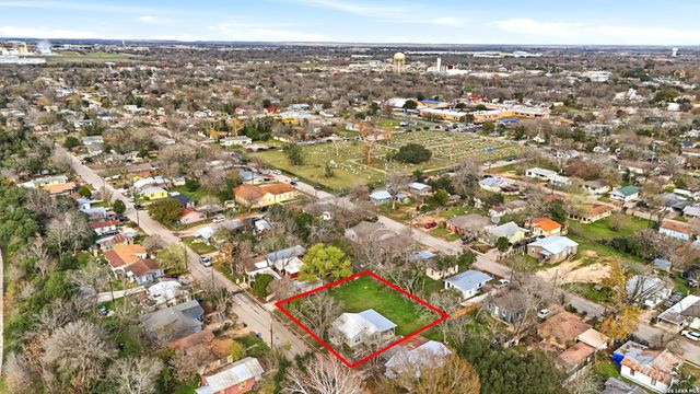 617 Williams St, Seguin, TX 78155