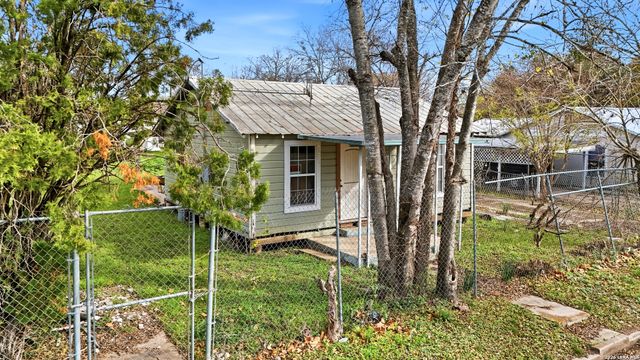 617 Williams St, Seguin, TX 78155