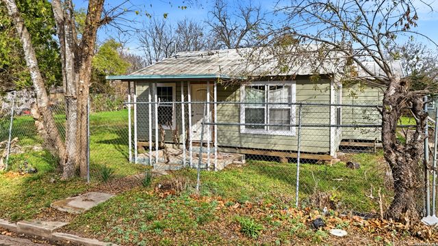 617 Williams St, Seguin, TX 78155