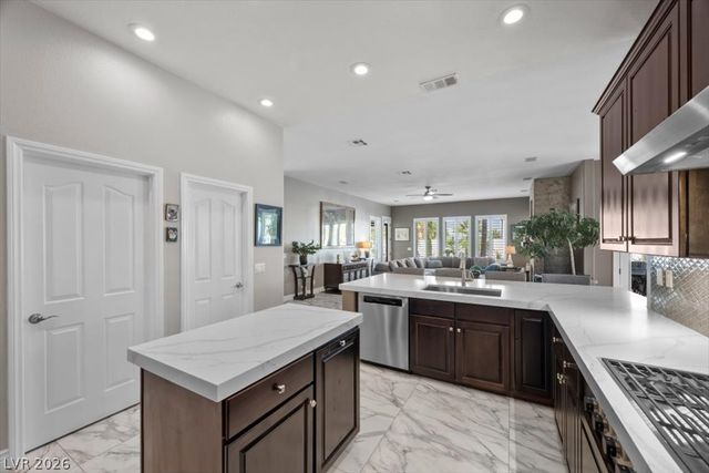 1516 Castle Wall Street, Las Vegas, NV 89117
