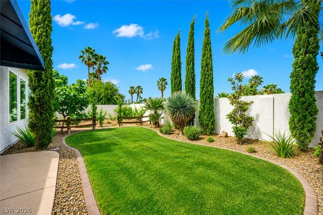 1516 Castle Wall Street, Las Vegas, NV 89117