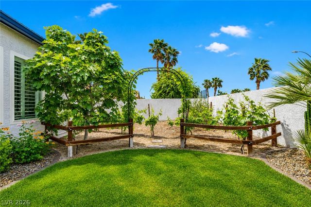 1516 Castle Wall Street, Las Vegas, NV 89117