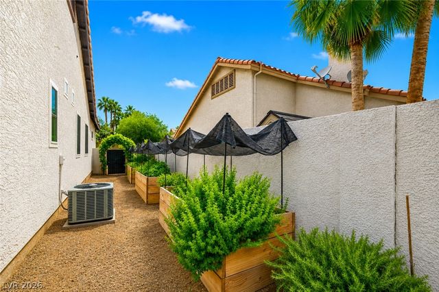 1516 Castle Wall Street, Las Vegas, NV 89117