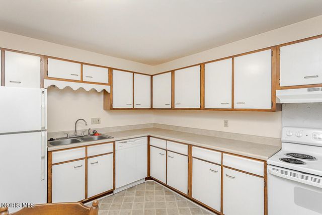 6640 Salisbury Road, D208, Maumee, OH 43537