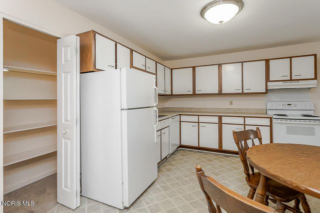 6640 Salisbury Road, D208, Maumee, OH 43537