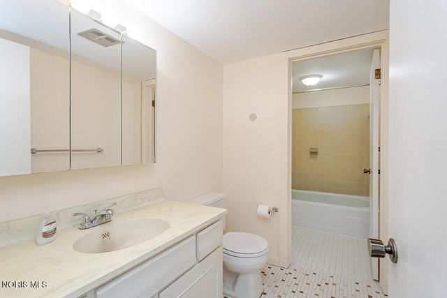 6640 Salisbury Road, D208, Maumee, OH 43537