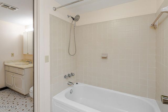 6640 Salisbury Road, D208, Maumee, OH 43537