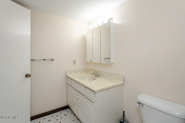 6640 Salisbury Road, D208, Maumee, OH 43537