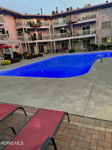 6640 Salisbury Road, D208, Maumee, OH 43537
