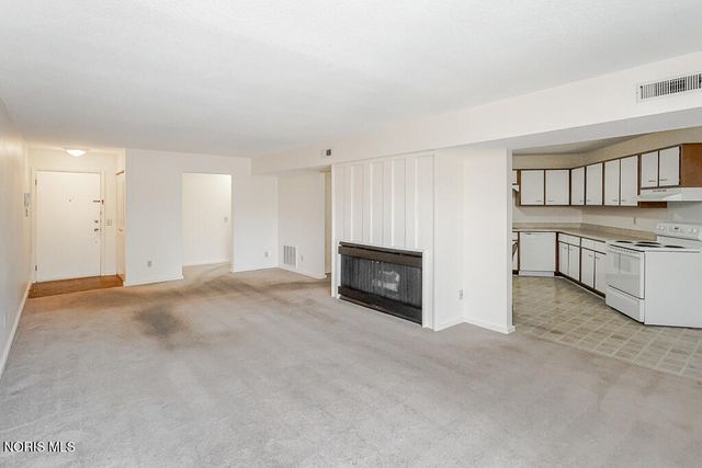 6640 Salisbury Road, D208, Maumee, OH 43537