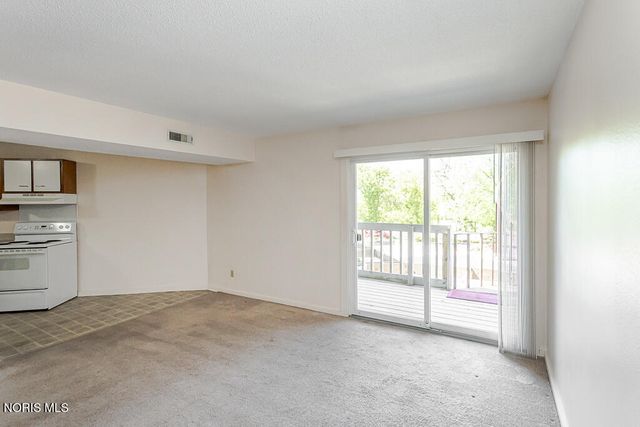 6640 Salisbury Road, D208, Maumee, OH 43537