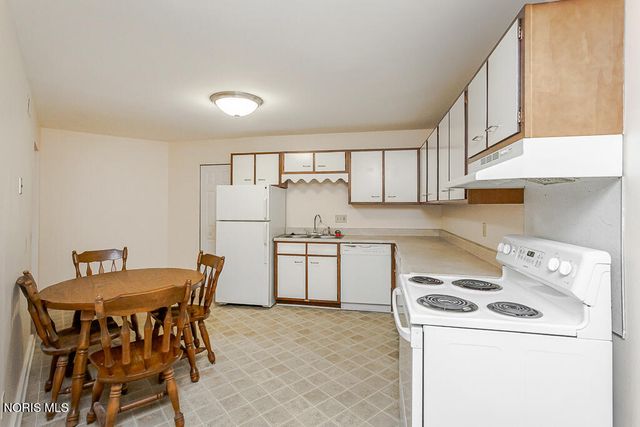 6640 Salisbury Road, D208, Maumee, OH 43537