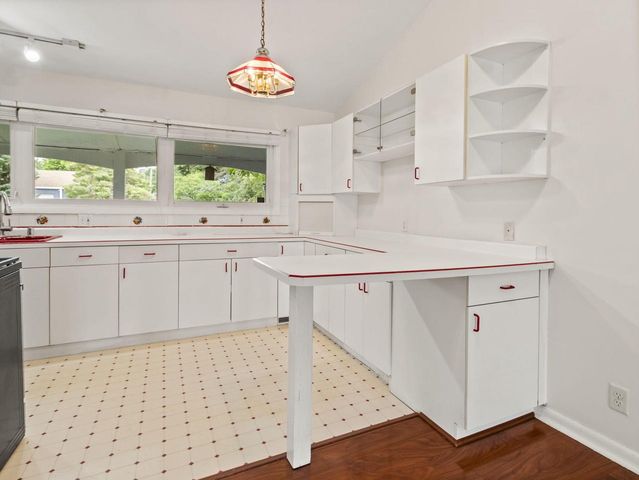 3620 S Sunset DRIVE, Milwaukee, WI 53220