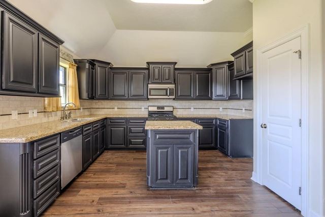 3223 El Camino Street, Bay City, TX 77414