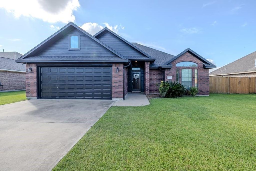 3223 El Camino Street, Bay City, TX 77414