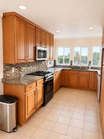 15455 Glenoaks Boulevard 226, Sylmar, CA 91342
