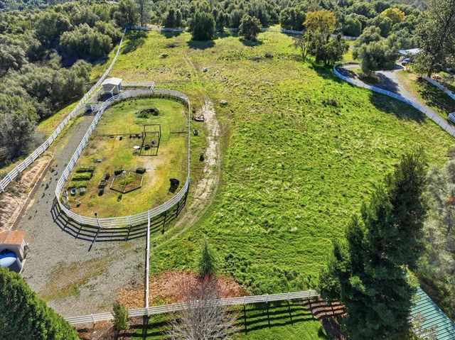 43319 Leach Rd, Ahwahnee, CA 93601